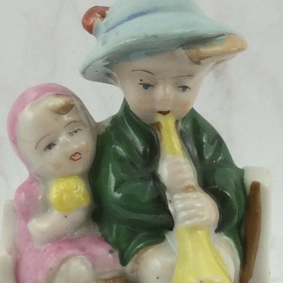 Vintage Occupied Japan Boy Girl on Fence Figurine Porcelain Horn - Picture 2 of 12